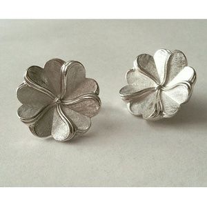 Vintage Trifari silvertone flower clip on earrings